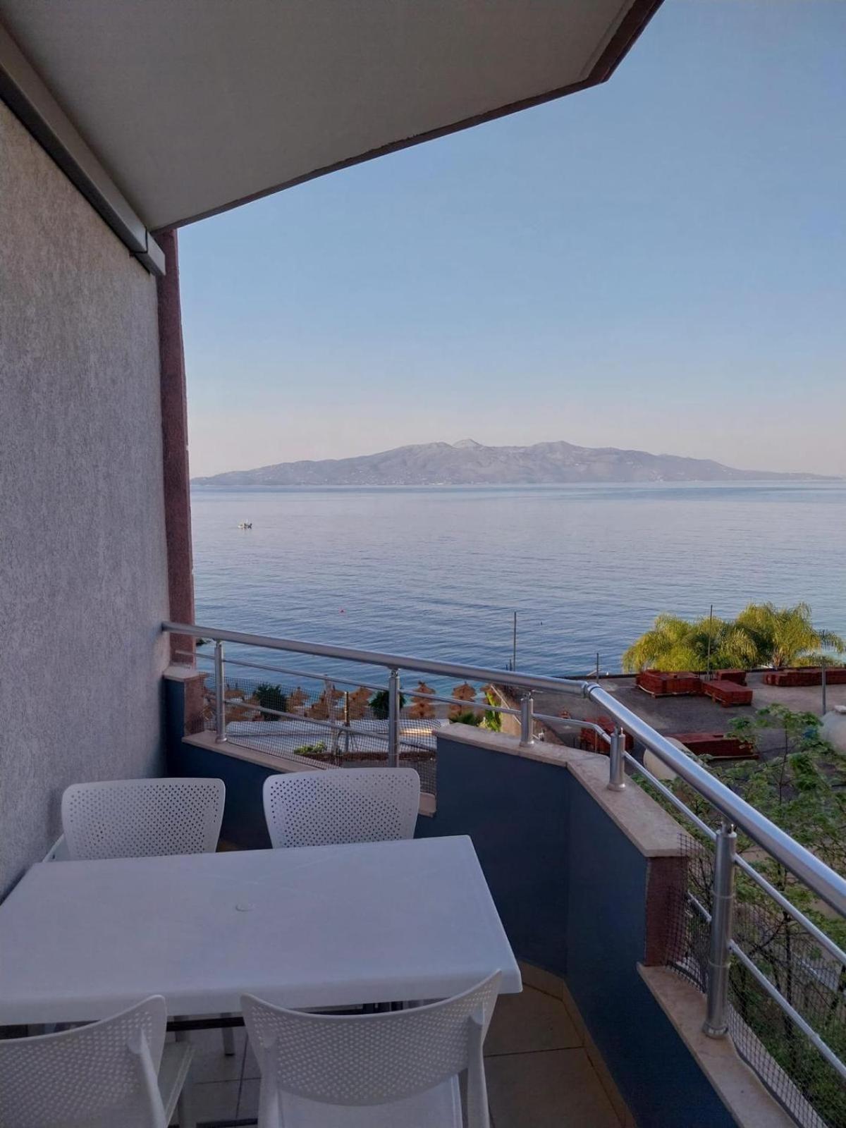 Susy Sea View Apartment Саранда Экстерьер фото